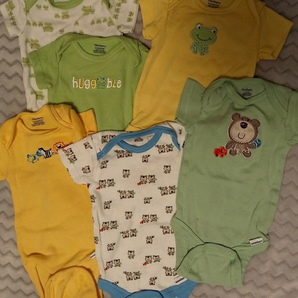 Lot of 6 Gerber Onesies 0-3 Months